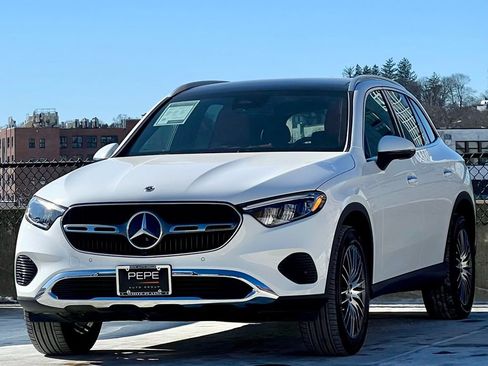 Certified 2026 Mercedes-Benz GLC 300 4MATIC image 4