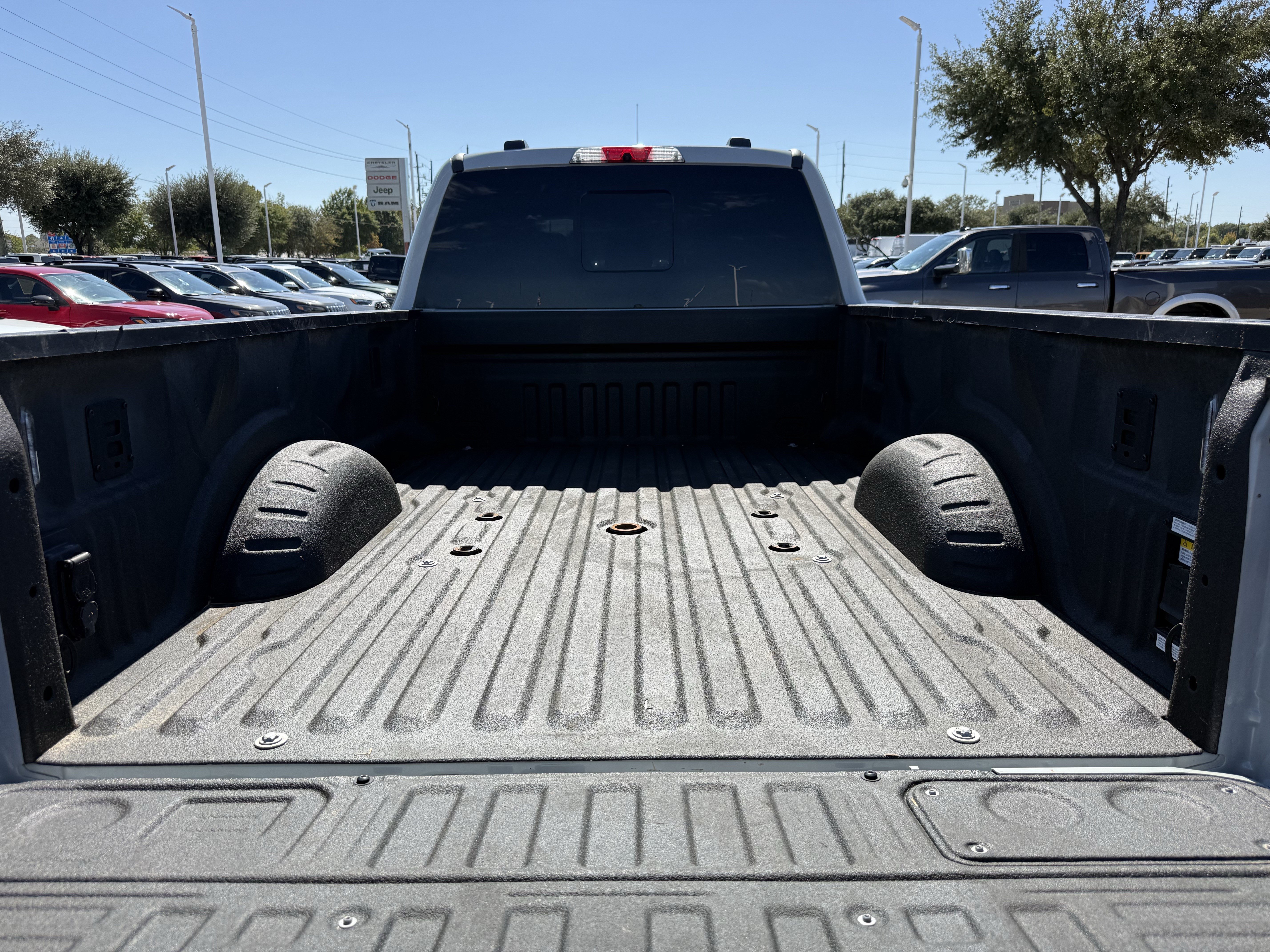 Used 2025 Ford F350 Lariat w/ Lariat Ultimate Package AWD/4WD image 32