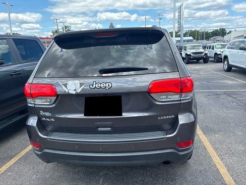 Used 2018 Jeep Grand Cherokee Laredo AWD/4WD image 4