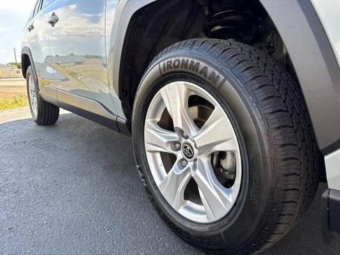 Used 2021 Toyota RAV4 XLE AWD/4WD image 7