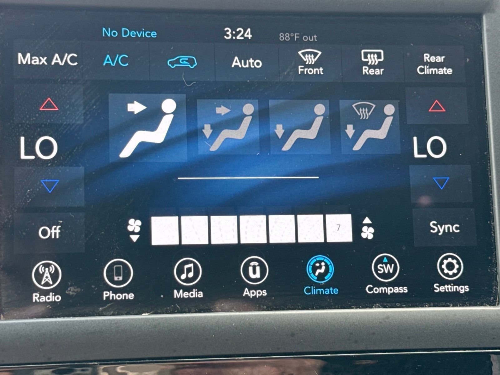 Used 2018 Chrysler Pacifica Touring Plus w/ Tire & Wheel Group FWD image 29