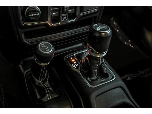 Used 2019 Jeep Wrangler Unlimited Sahara AWD/4WD image 23