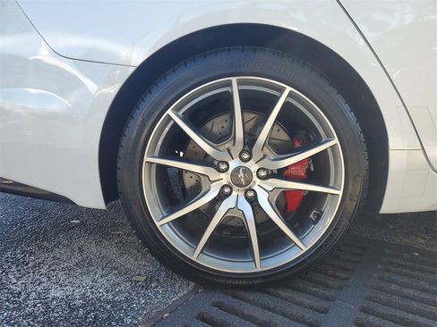 Used 2021 Genesis G70 2.0T Sport image 7