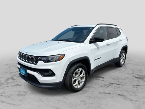 Used 2024 Jeep Compass Latitude AWD/4WD image 1