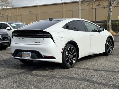 Used 2024 Toyota Prius Prime XSE Premium image 7