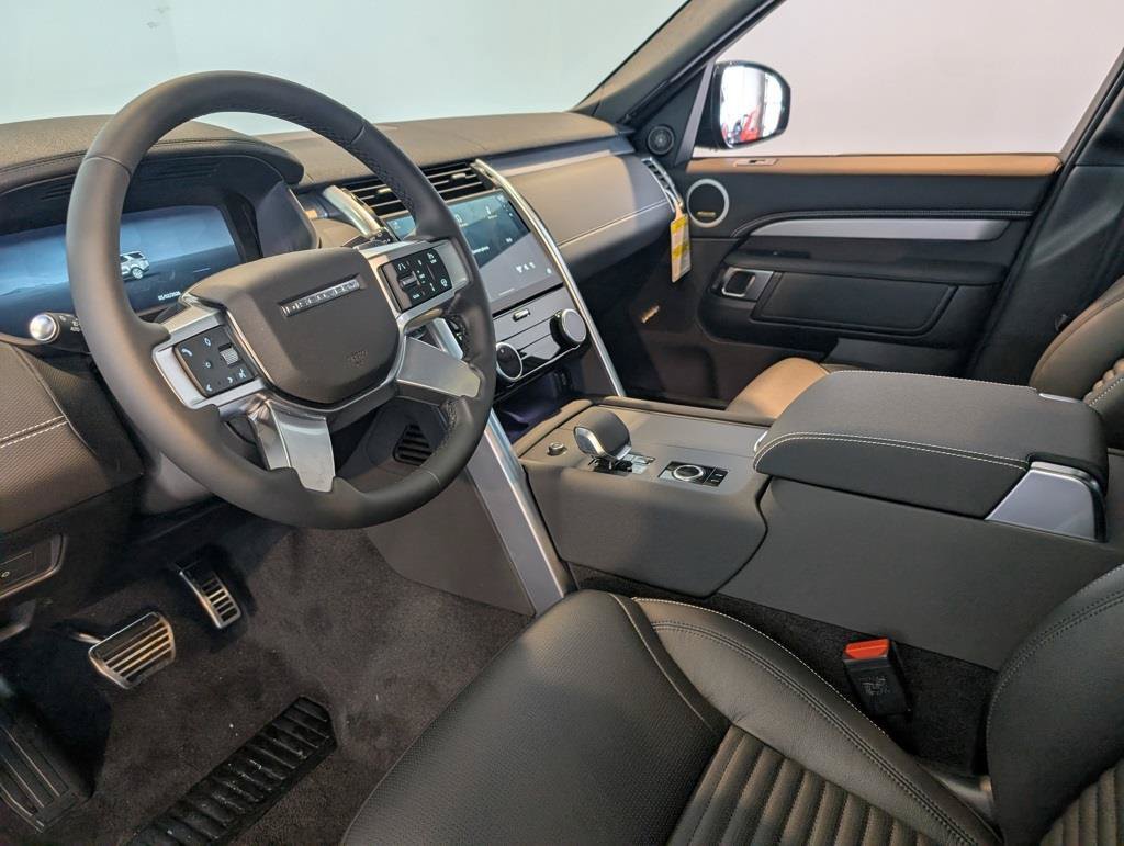 New 2026 Land Rover Discovery Limited Edition AWD/4WD image 12