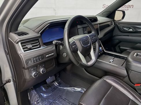 Used 2023 GMC Yukon XL Denali AWD/4WD image 9