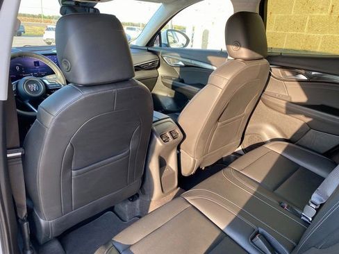 Used 2025 Buick Envision Preferred image 11