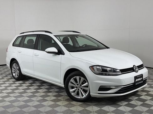 Used 2019 Volkswagen Golf S image 2