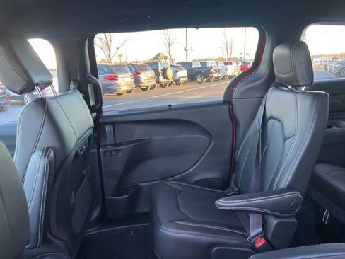 New 2026 Chrysler Pacifica Select w/ S Appearance Package image 12