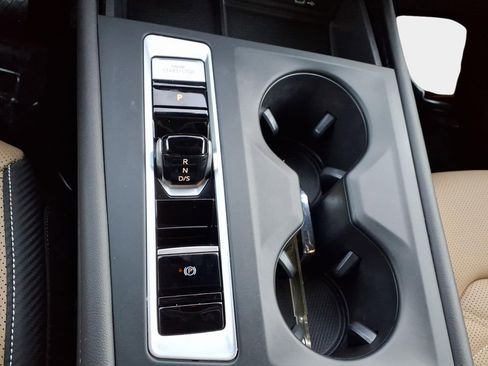 Used 2024 Volkswagen Atlas Cross Sport SE image 18