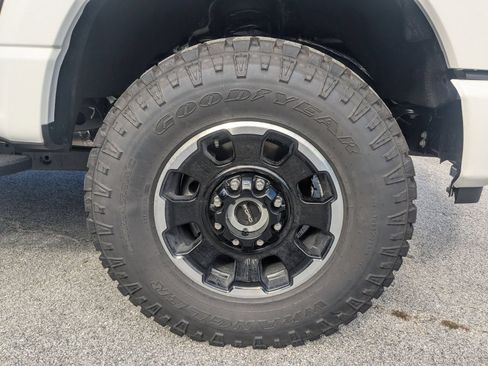 New 2026 Ford F250 Platinum w/ Tremor Off-Road Package AWD/4WD image 11