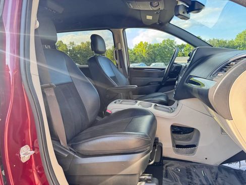 Used 2019 Dodge Grand Caravan SXT FWD image 27