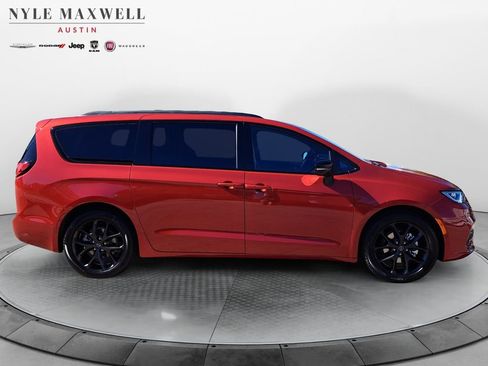 New 2026 Chrysler Pacifica Select w/ S Appearance Package image 16