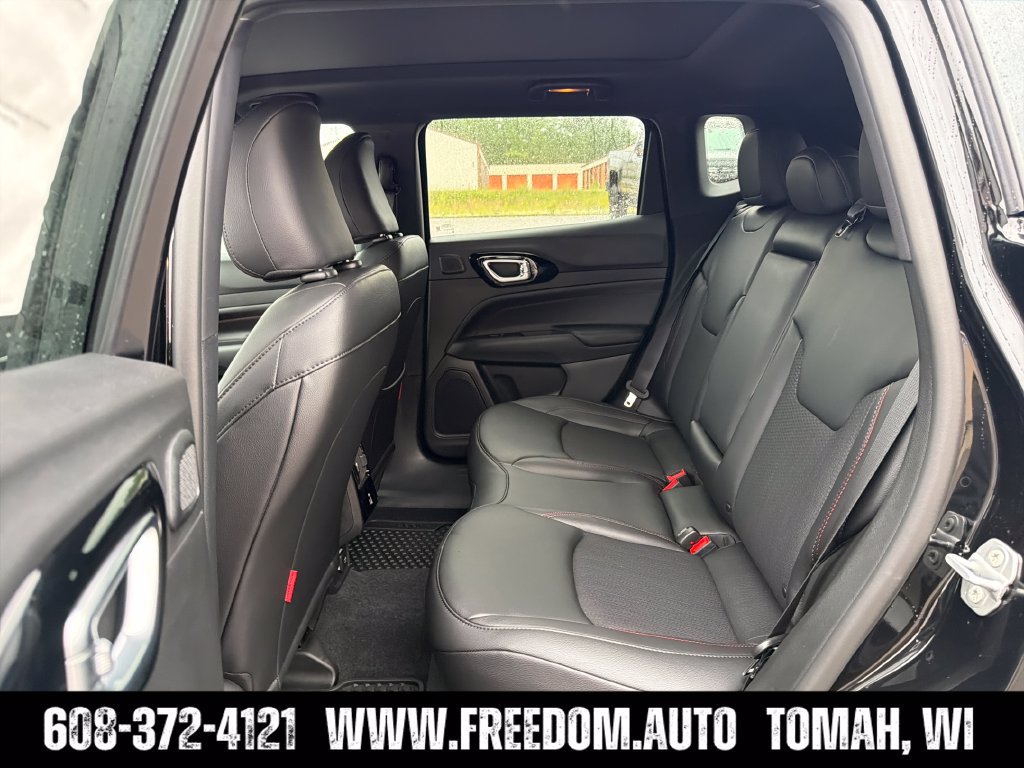 New 2026 Jeep Compass Trailhawk w/ Sun, Sound & Navigation Group AWD/4WD image 25