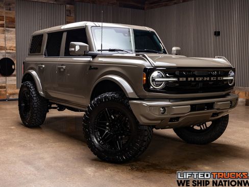 Used 2025 Ford Bronco Outer Banks AWD/4WD image 1
