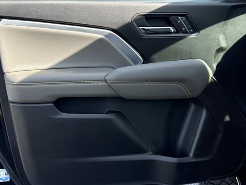 Used 2023 Chevrolet Colorado ZR2 w/ ZR2 Convenience Package III image 17