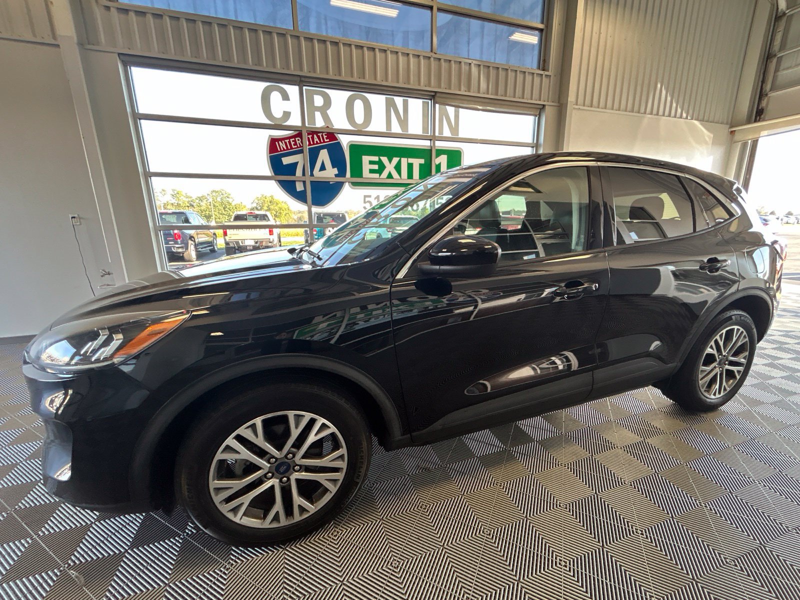 Used 2022 Ford Escape SEL w/ Technology Package AWD/4WD image 3