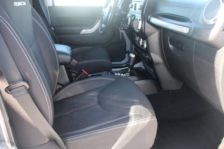 Used 2016 Jeep Wrangler Unlimited Rubicon w/ Connectivity Group AWD/4WD image 17