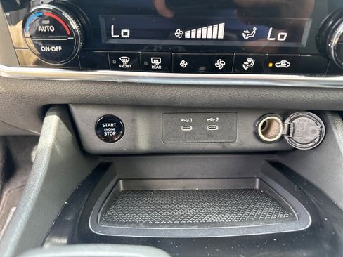 Used 2024 Nissan Rogue SV image 10