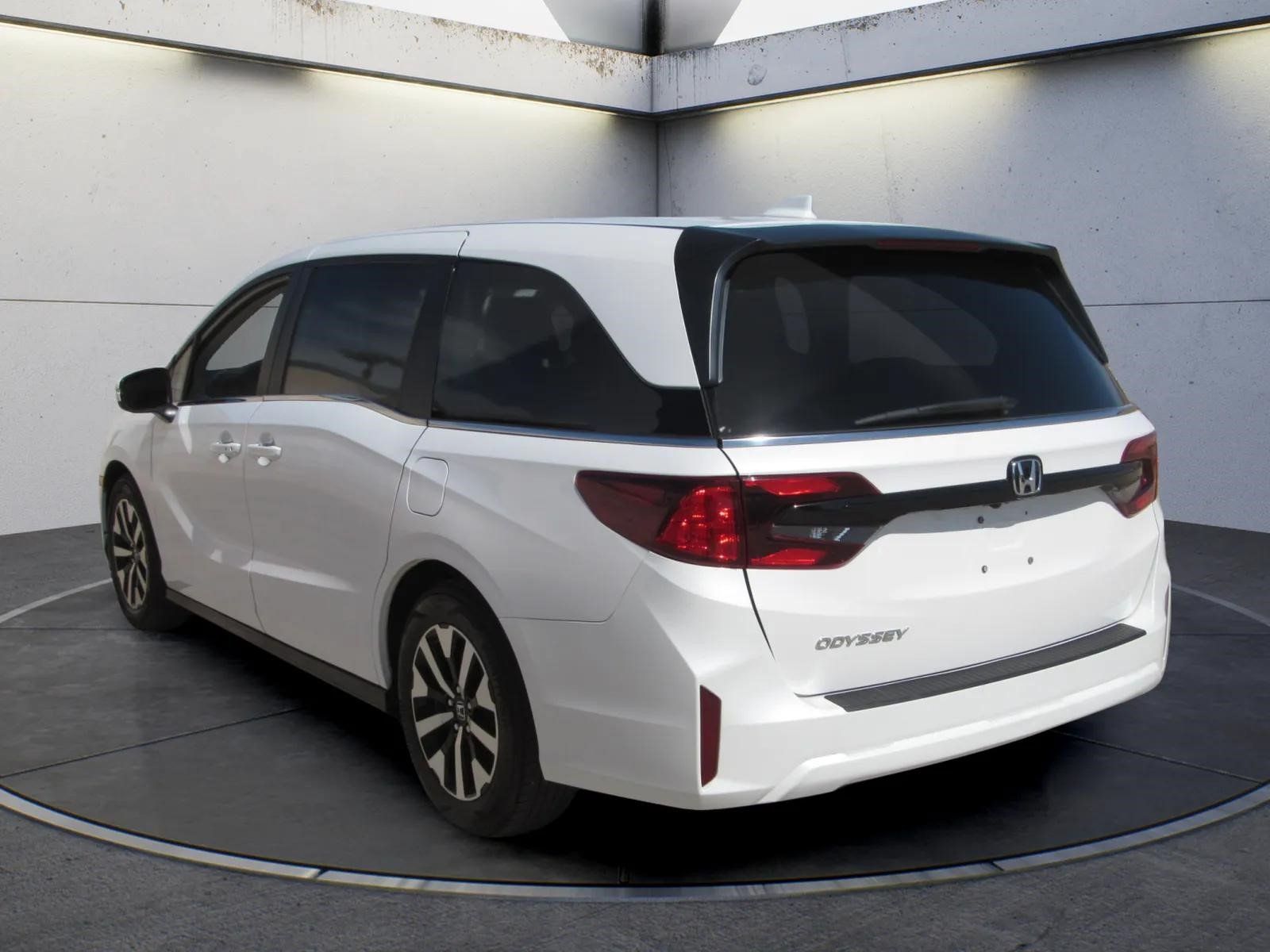 Certified 2025 Honda Odyssey EX-L image 6