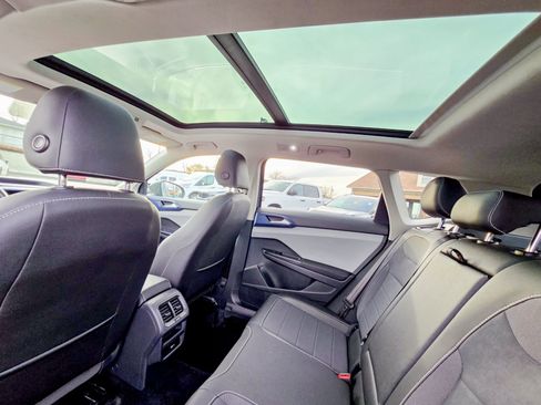Used 2024 Volkswagen Taos SE w/ Panoramic Sunroof Package AWD/4WD image 12