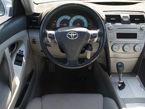 Used 2010 Toyota Camry SE image 5