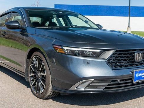 Used 2023 Honda Accord Touring image 4