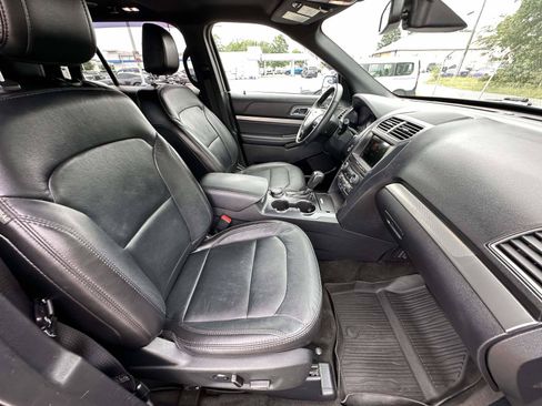 Used 2018 Ford Explorer XLT w/ Equipment Group 202A AWD/4WD image 26