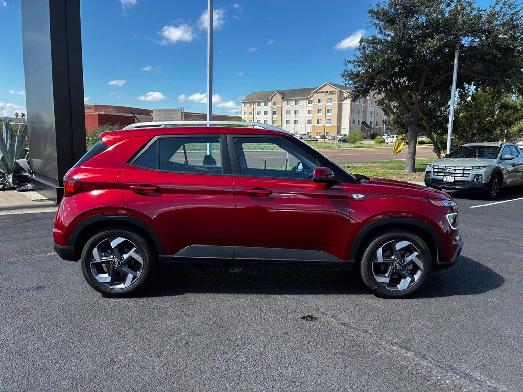 Used 2025 Hyundai Venue Limited FWD image 6