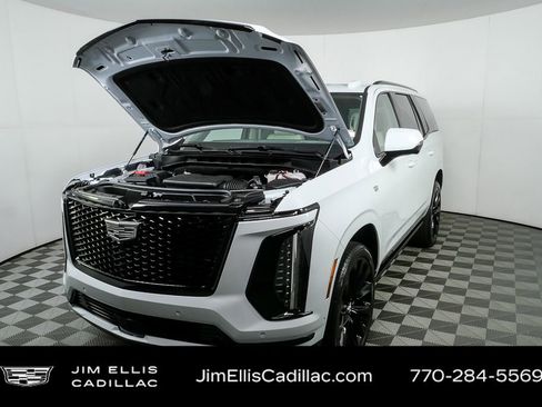 Used 2026 Cadillac Escalade Platinum Sport w/ LPO, ONYX Package image 38