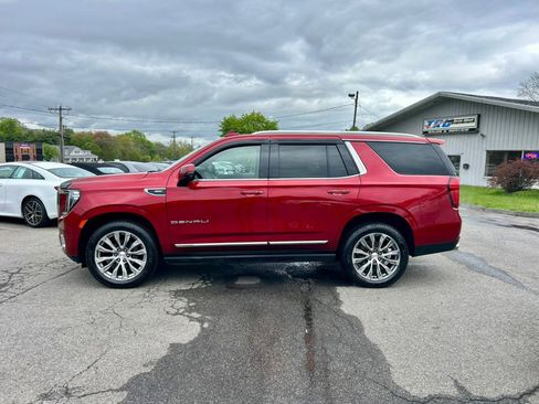 Used 2021 GMC Yukon Denali w/ Denali Premium Package AWD/4WD image 3