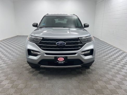 Used 2022 Ford Explorer XLT w/ Equipment Group 202A image 2
