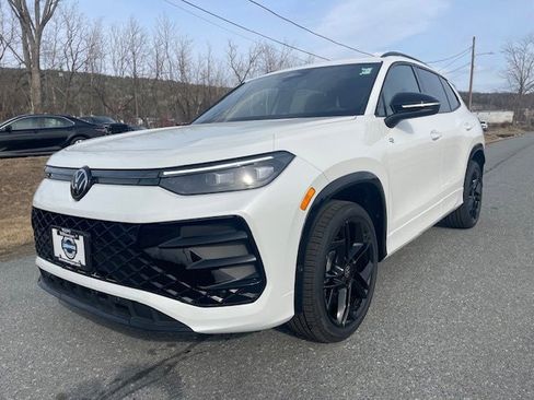 New 2025 Volkswagen Tiguan SE R-Line image 1