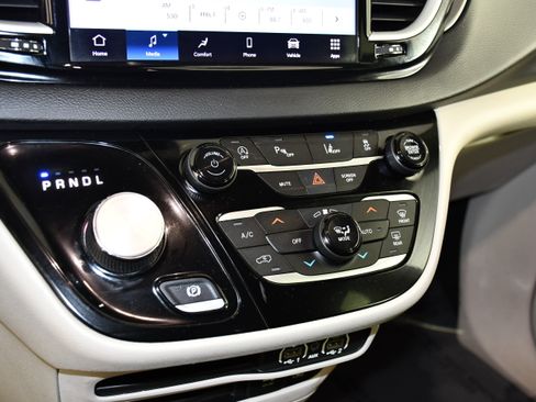 Used 2022 Chrysler Pacifica Touring-L FWD image 30