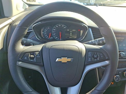 Certified 2022 Chevrolet Trax LT w/ LT Convenience Package image 16