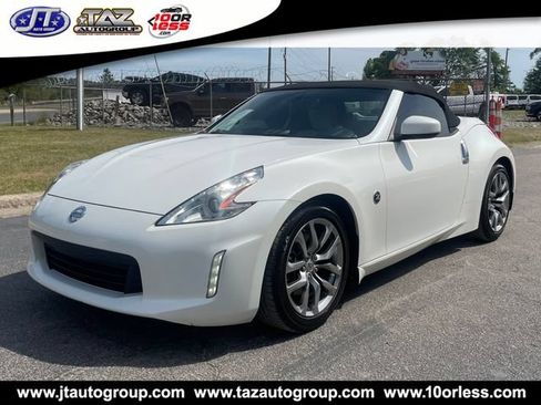 Used 2013 Nissan 370Z Roadster RWD image 2