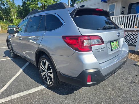 Used 2019 Subaru Outback 3.6R Limited AWD/4WD image 4