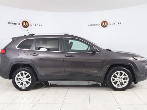 Used 2018 Jeep Cherokee Latitude Plus w/ Cold Weather Group image 2