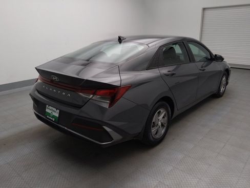 Used 2024 Hyundai Elantra SE FWD image 9