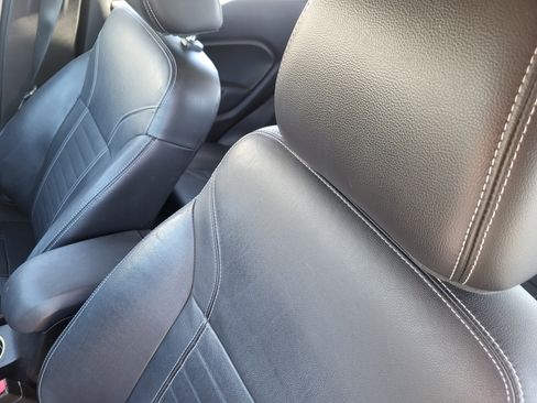 Used 2014 Ford Fiesta Titanium image 14