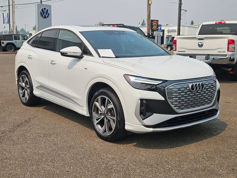 Used 2023 Audi Q4 e-tron Premium Plus w/ Premium Plus AWD/4WD image 7
