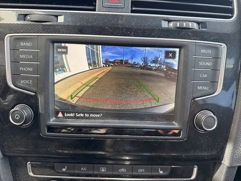 Used 2017 Volkswagen GTI SE image 13