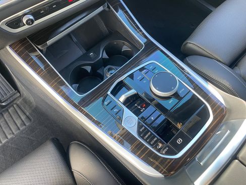 Used 2025 BMW X5 xDrive40i w/ Premium Package image 15