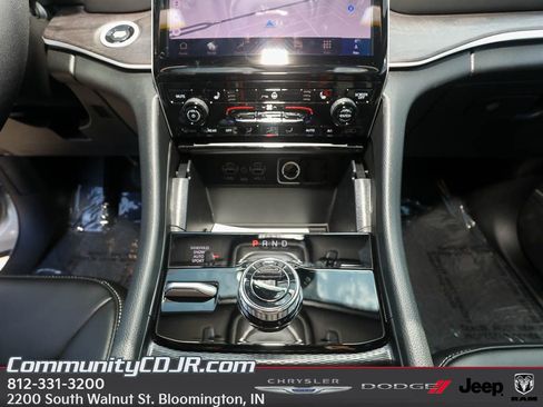 New 2025 Jeep Grand Cherokee L Limited image 17
