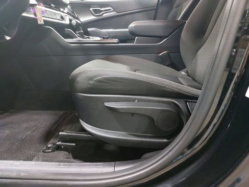 Used 2025 Kia Sportage LX image 28