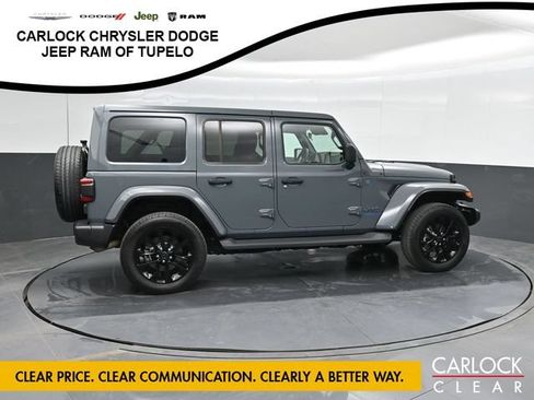 Used 2025 Jeep Wrangler Unlimited Sahara AWD/4WD image 4