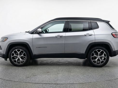 Used 2025 Jeep Compass Limited image 5