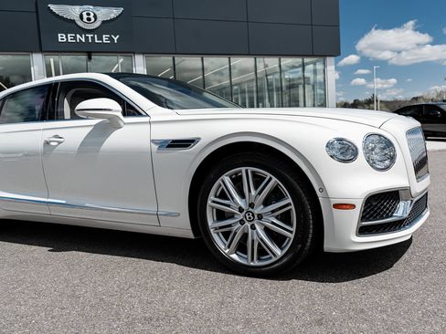 Certified 2023 Bentley Flying Spur V8 AWD/4WD image 18
