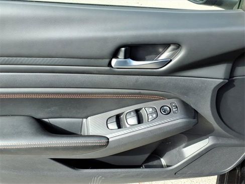 Used 2022 Nissan Altima 2.0 SR image 3